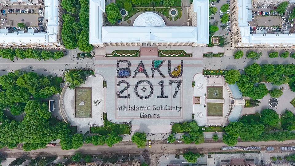 Gəncə İslam dünyasında ilkə imza atdı - HƏR KƏS MÖHTƏŞƏM FLƏŞMOBDAN DANIŞIR (VİDEO)