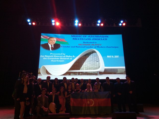 Nəsimi  rayonu İcra Hakimiyyətinin təşkilatçılığı  ilə Los Ancelesdə Ümummilli Lider Heydər Əliyevin anadan olmasının 94-cü ildönümü münasibəti ilə  geniş konsert keçirilib