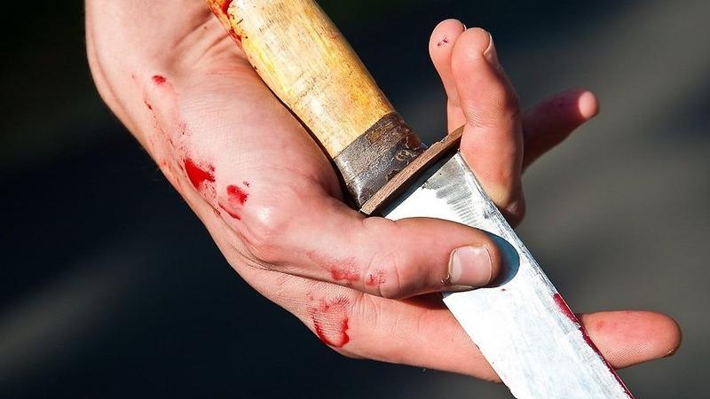 Astarada ŞOK OLAY: pensiya kartını vermədiyi üçün 76 yaşlı atasını döydü, bıçaqladı sonra...