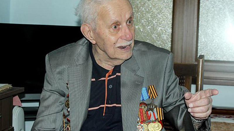 Hitlerin otağına girən azərbaycanlı komandir: 