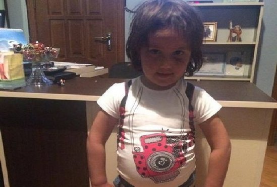 Valideynləri 5 yaşlı uşağı döyüb küçəyə atdı - Bakıda/FOTO