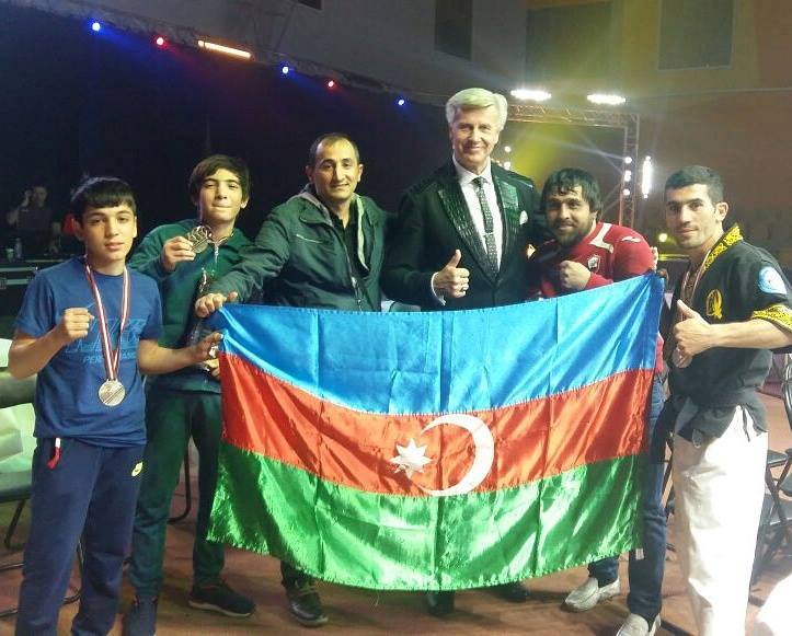 Azərbaycanlı Alpaqutçu Puri Elsevər 