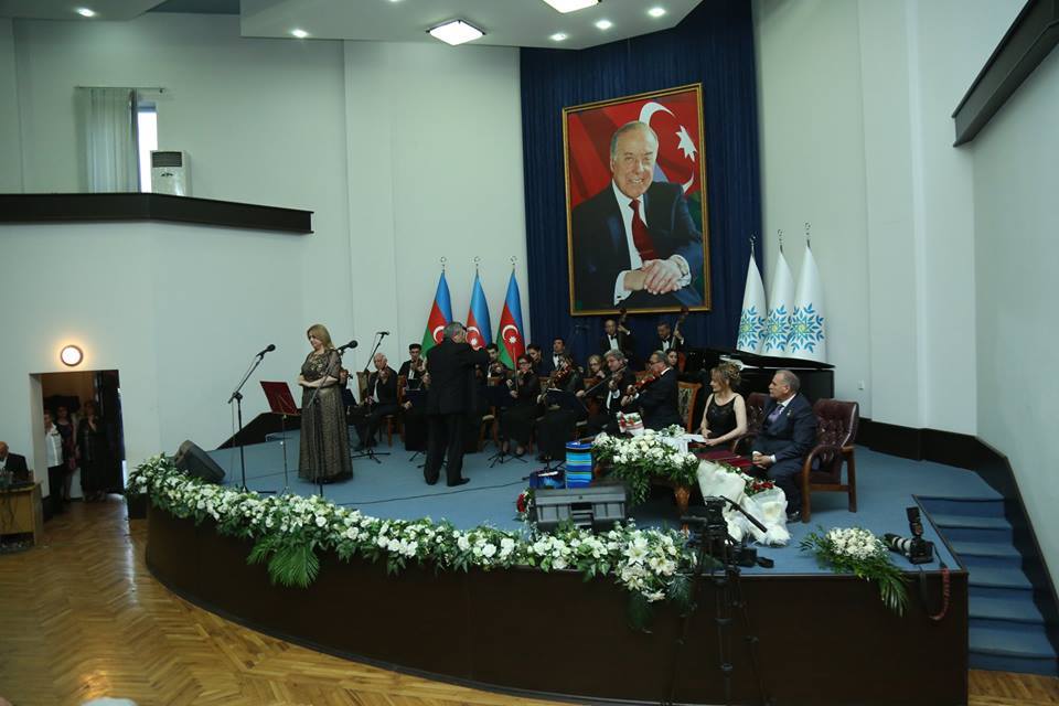 Gəncədə şəhərin baş rəssamı, heykəltəraş Şərif Şərifovun yaradıcılıq gecəsi keçirilib