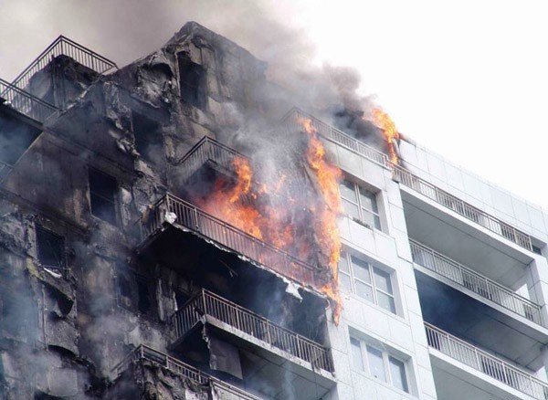 Bakıda metronun yanında bina yandı, 4 nəfər... - ANBAAN VİDEO