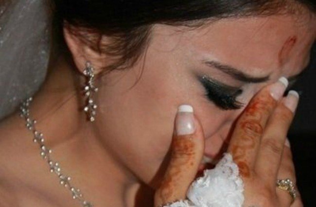 Azərbaycanda DƏHŞƏT: Məcbur ərə verilən gəlin özünü asdı