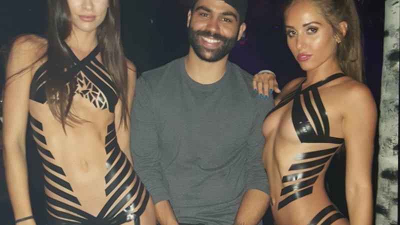 BİABIRÇILIQ: intim yerlərinə lent yapışdırıb küçəyə çıxan qızlar - FOTOLAR (18+)