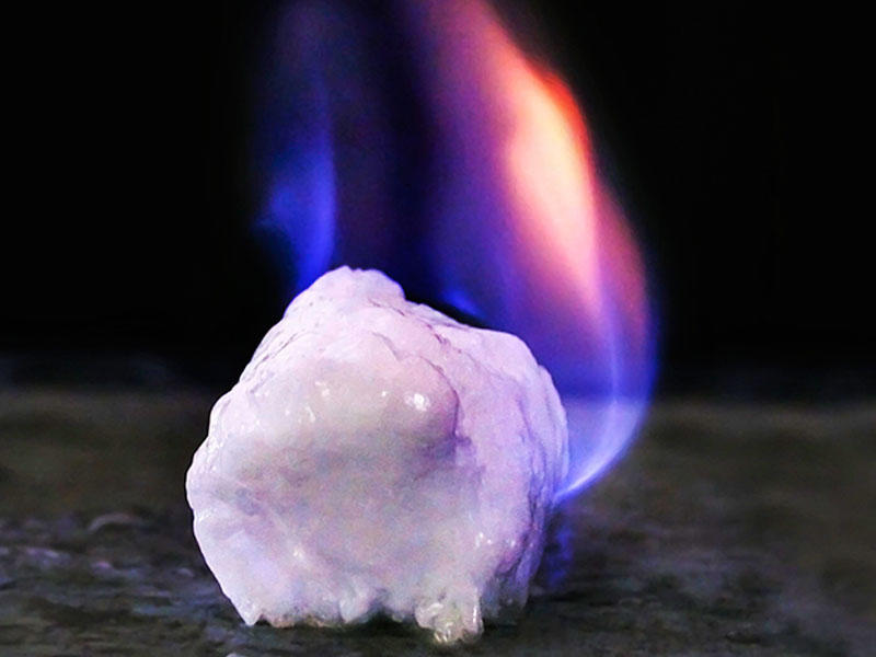 Enerji bazarında inqilab: yanar buz çıxarıldı - VİDEO