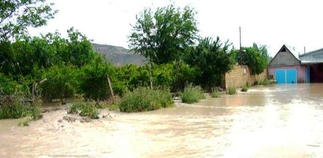 Şamaxı və Qobustanda SEL FƏLAKƏTİ: mərkəzlə əlaqə kəsildi, evlər su altında