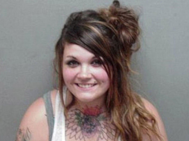 Qayınatasını doğradı, selfi çəkdi: 