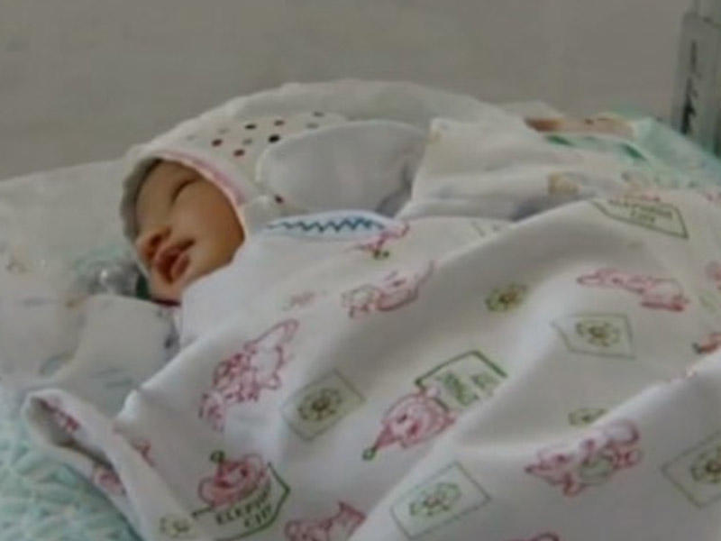 Sabirabadda qəribə hadisə: körpə dişlə doğuldu - VİDEO