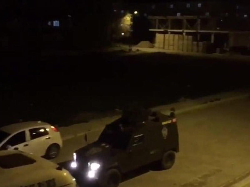 Polis maşınından edilən anons eşidənləri güldürdü - VİDEO