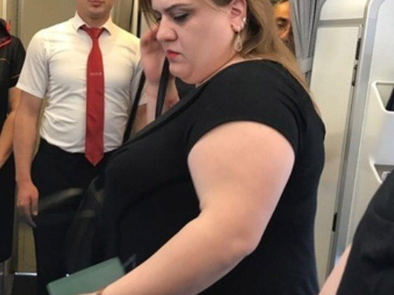 Bakı-Ankara reysi bu xanıma görə təxirə salındı - FOTOLAR