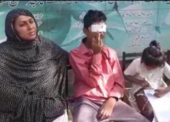 23 yaşlı qız onu zorlamaq istəyən kişinin cinsiyyət orqanını kəsdi - VİDEO