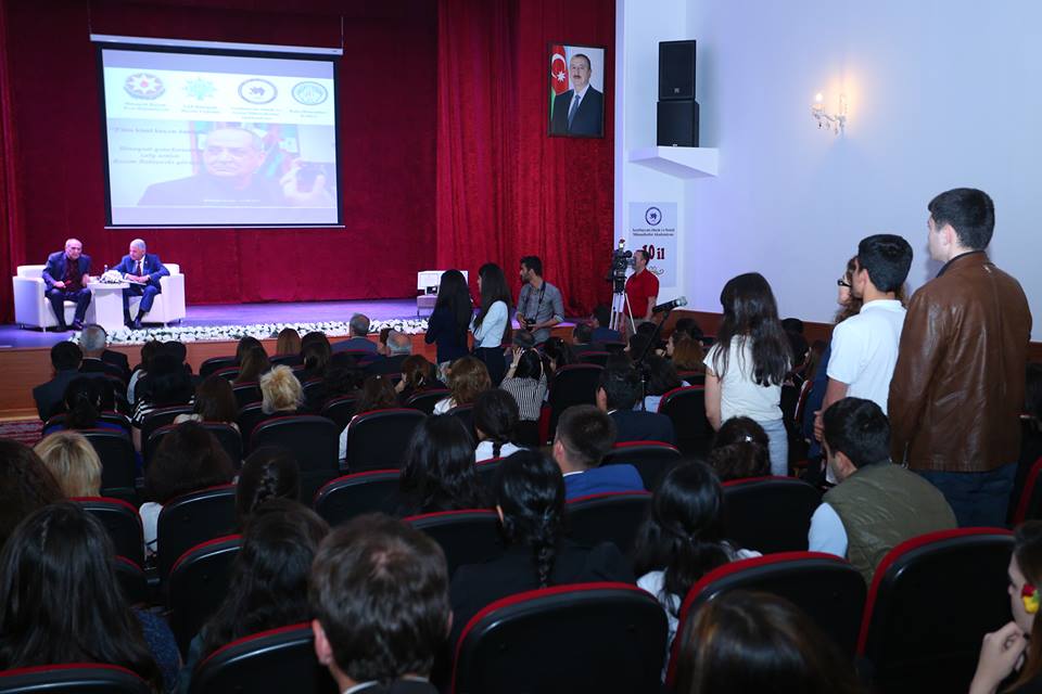 Binəqədi gənclərinin xalq artisti Rasim Balayevlə “Film kimi keçən ömür” adı altında görüşü keçirilib Binəqədi gənclərinin xalq artisti Rasim Balayevlə  görüşü