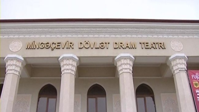 Teatrda əlbəyaxa DAVA: Əməkdar artistin başını yardılar - FOTO