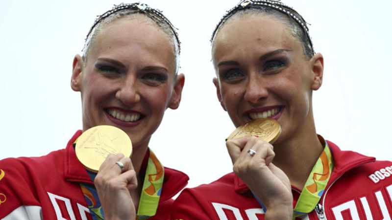 İdmançılar medalları niyə dişləyirlər? - QƏRİBƏ SƏBƏB