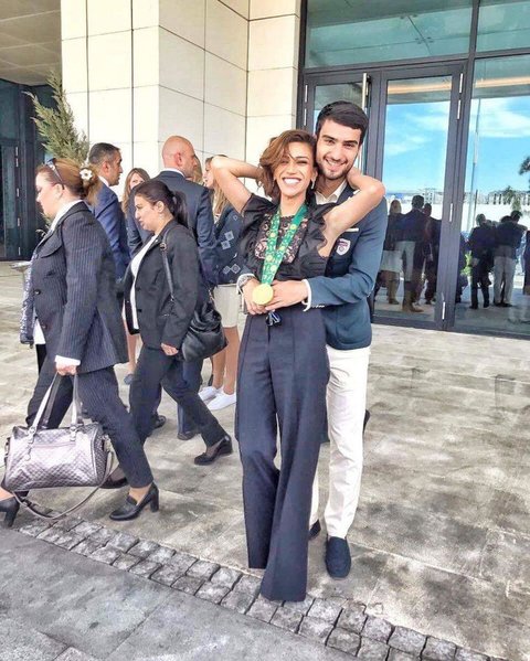 Müğənni Röyanın futbolçu ilə elə GÖRÜNTÜLƏRİ yayıldı ki... FOTO