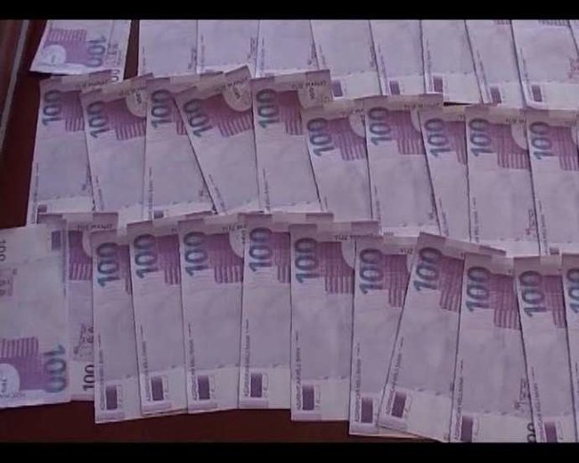 240 ədəd saxta 100 manatlıq kəsib - ƏSL PULDAN SEÇİLMİR