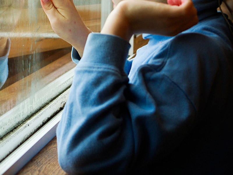 3 yaşlı uşaq binadan yıxıldı: sağ qaldı - AZƏRBAYCANDA