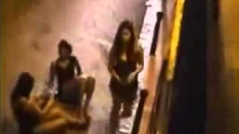 Erməni qızlar barda azərbaycanlı oğlana görə dava etdi, sonra... - İNANILMAZ VİDEO