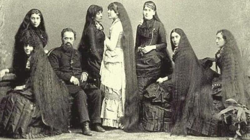 TÜRK kişinin pul qazanmaq üçün seçdiyi AĞLAGƏLMƏZ YOL: qızlarını hər kəsə... - FOTOLAR