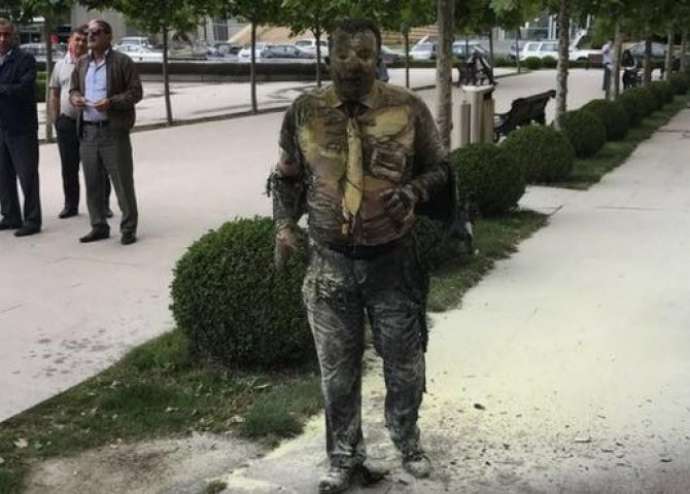 SON DƏQİQƏ! Daha bir borclu kişi bankın önündə özünü yandırdı - ANBAAN VİDEO 18+