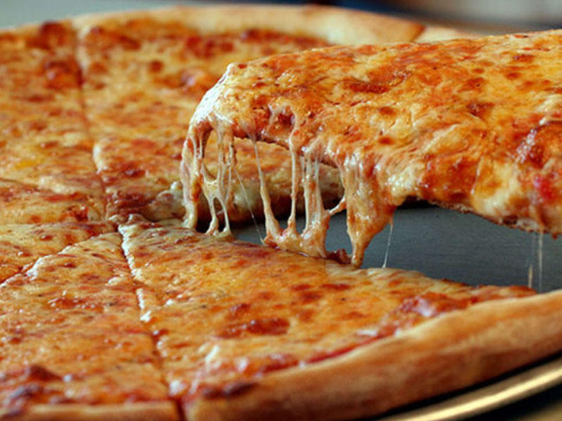 Müsəlmandan 100 milyon dollarlıq halal pizza iddiası: 