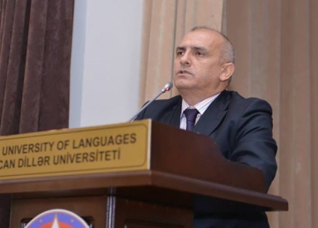 ADU-da tələbə qızın cəsarətli çıxışı rektoru özündən çıxartdı: