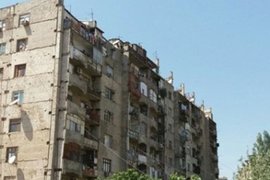 Azərbaycanda 12 metr sürüşən bina yenə silkələndi -