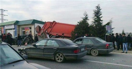 Bakıda FACİƏVİ QƏZA: Zibil maşınının altında qalıb can verdi
