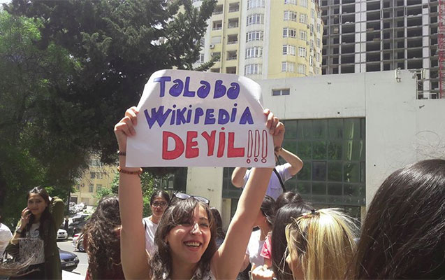 SON DƏQİQƏ: AZƏRBAYCAN DİLLƏR UNİVERSİTETİNİN TƏLƏBƏLƏRİ AKSİYAYA BAŞLADI-REKTORA QARŞI