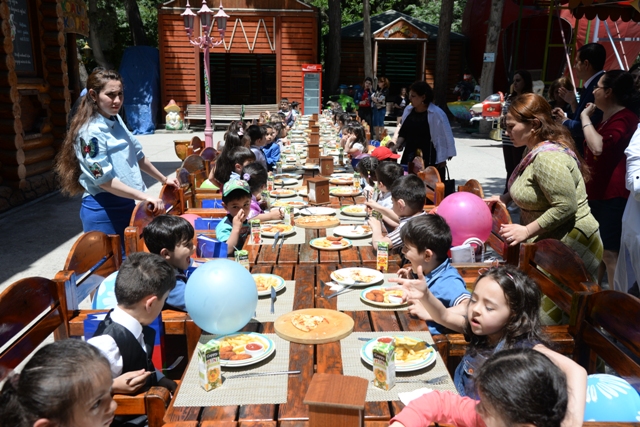 NƏSİMİ RAYONUNDA 1 iyun Uşaqların Beynəlxalq Müdafiəsi Günü münasibətilə tədbir  keçirilib