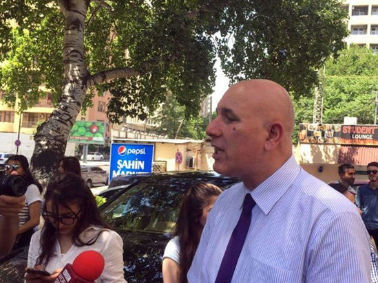 Azərbaycanda tanınmış rektora qarşı etiraza qalxan tələbələrə universitetdən təklif- 