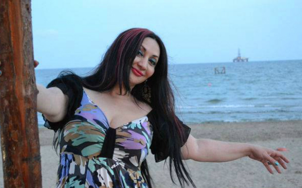 Əməkdar artist özündən 5 yaş kiçik ərindən küsüb: