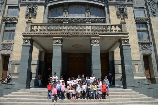 Nəsimi rayon  məktəbliləri  Azərbaycan Dövlət Akademik Opera və Balet Teatrında