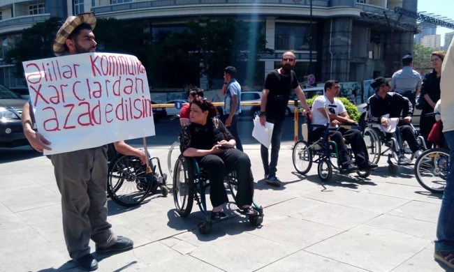 Bir qrup əlil Əmək və Əhalinin Sosial Müdafiəsi Nazirliyi qarşısında aksiya keçirib