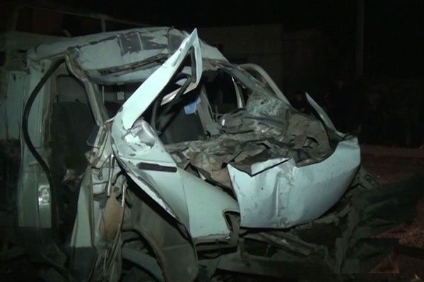 BƏRDƏDƏ YÜK AVTOMOBILLƏRI TOQQUŞUB: ÖLƏN VAR – FOTO