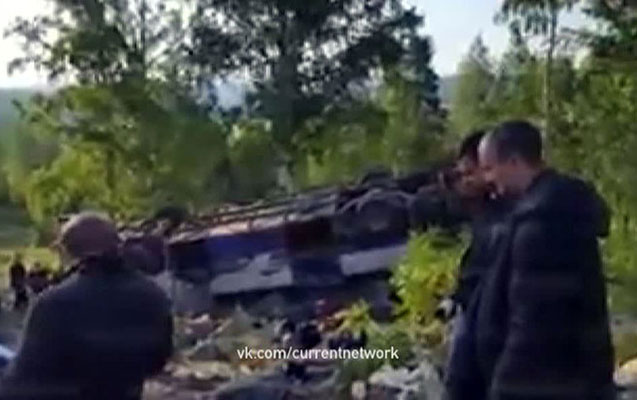 Avtobus aşdı, 11 nəfər öldü - Video