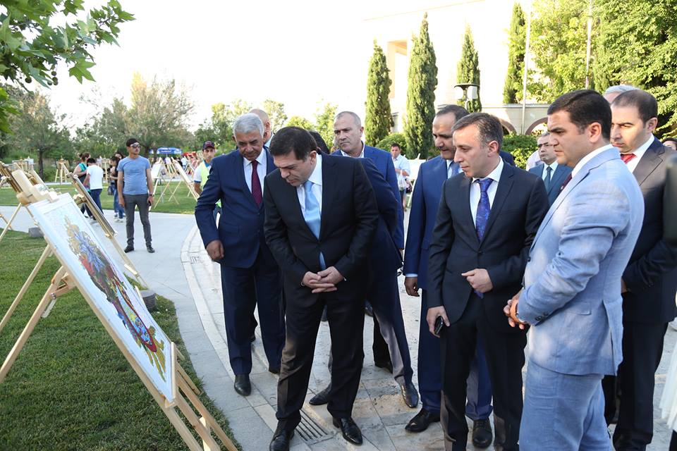 Binəqədi rayonunda “15 iyun Milli Qurtuluş Günü” münasibəti ilə məktəblilər arasında keçirilən “Öz dünyanı boya” adlı  I respublika rəng festivalının final mərhələsi keçirildi.