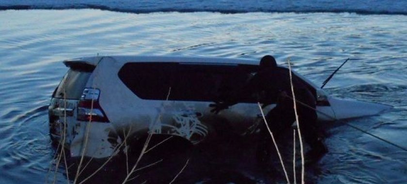 QUBADA “PRADO” ÇAYA AŞIB: YARALANANLAR VAR