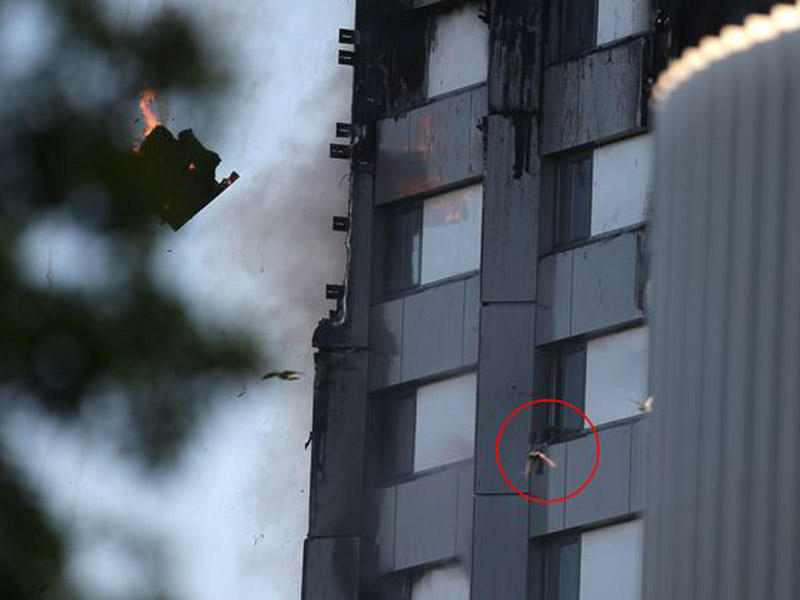 İNSANLARIN YANAN BINADAN ÖZLƏRINI ATMA ANI - VİDEO