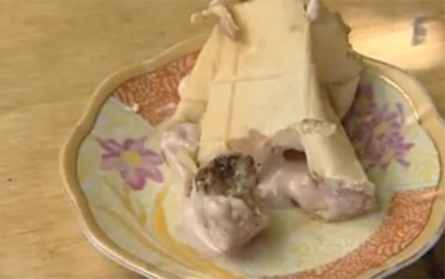 DONDURMA ALARKƏN DIQQƏTLI OLUN - İÇINDƏN TOYUQ SÜMÜYÜ ÇIXDI+VIDEO