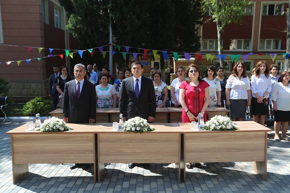 BINƏQƏDI RAYONUNUNRÜSTƏM ƏLIYEV ADINA 3 NÖMRƏLI TAM ORTA MƏKTƏBDƏ DƏ “SON ZƏNG” KEÇIRILIB.