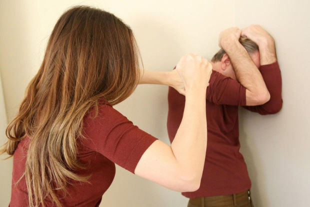 BAKIDA 46 YAŞLI KIŞI BALDIZLARI VƏ XALALARI TƏRƏFINDƏN DÖYÜLÜB