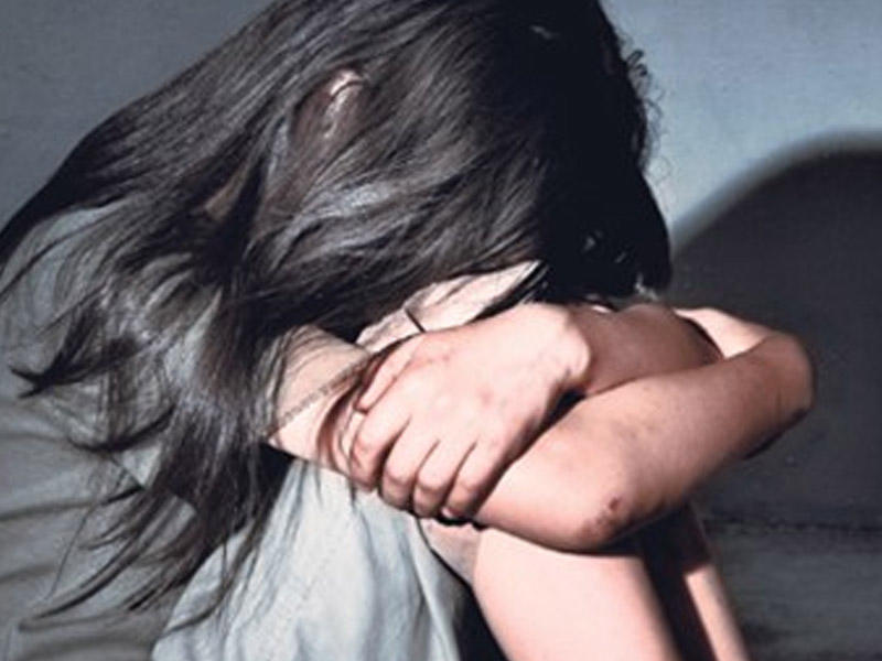 78 YAŞLI KIŞI IKI QIZ UŞAĞINI ZORLADI - EVINI DAŞA BASDILAR