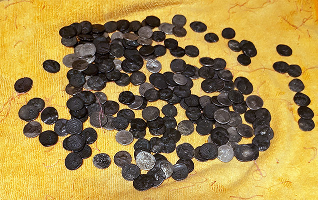 GÖMRÜKDƏ QƏDIM DÖVRƏ AID SIKKƏLƏR AŞKAR EDILDI