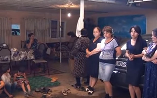 ARVADI ILƏ BARIŞMAĞA GETDI - QIZIN QOHUMLARI DÖYDÜ+VIDEO