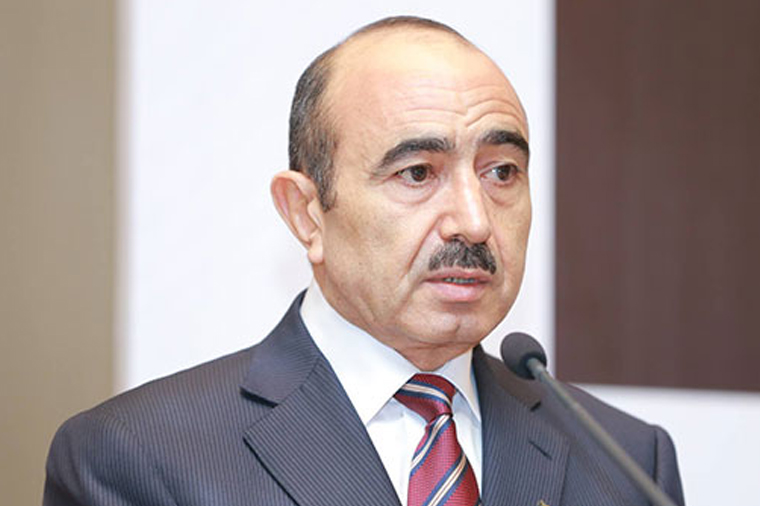 ƏLI HƏSƏNOV CƏBHƏDƏ BAŞ VERƏNLƏRDƏN DANIŞDI