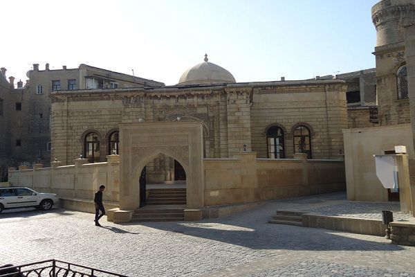 “CÜMƏ” MƏSCIDI ƏTRAFINDA QALMAQAL