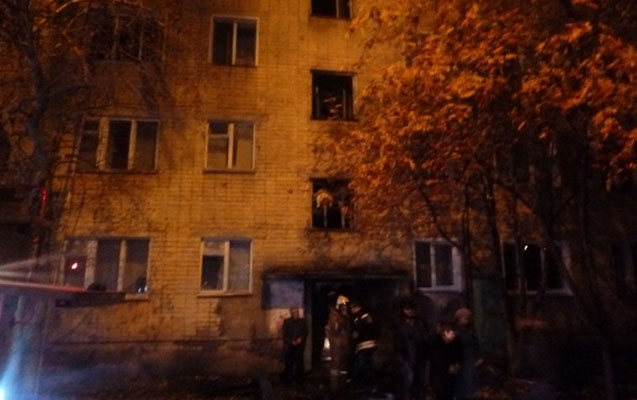 BLOKDA PARTLAYIŞ OLDU - ƏR VƏ ARVAD YARALANDI